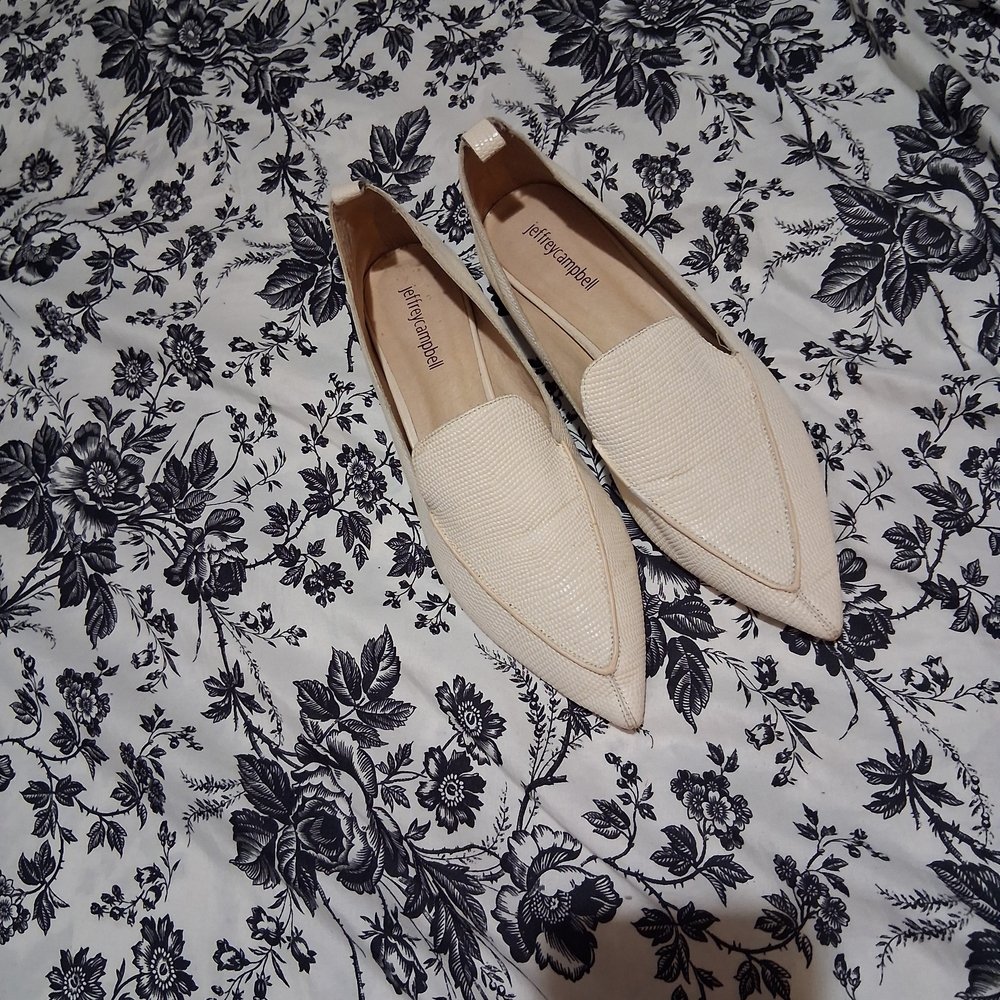 Jeffrey Campbell  Women's Pointed Toe Flats - Picture 4 of 8
